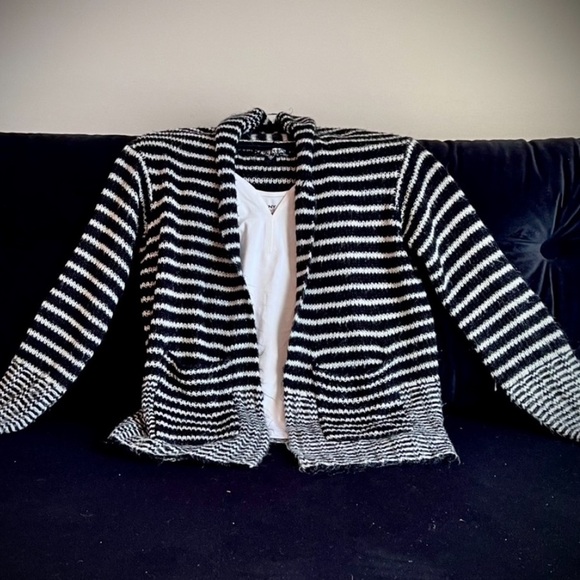 Guess brand Black and White Open Knit Cardigan Sweater with pockets. Size XS - Picture 5 of 15